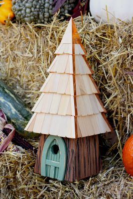 Heartwood Lord of the Wing Bird House - Moss Green 195B