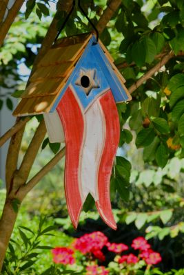 Heartwood Betsy's Birdhouse - Antique Red White and Blue 211A