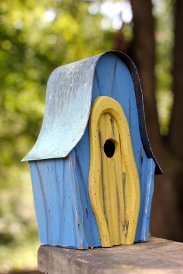 Heartwood LanceLoft Bird House - Blue/Yellow Door 236B