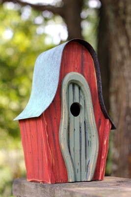 Heartwood LanceLoft Bird House - Red/Green Door 236C