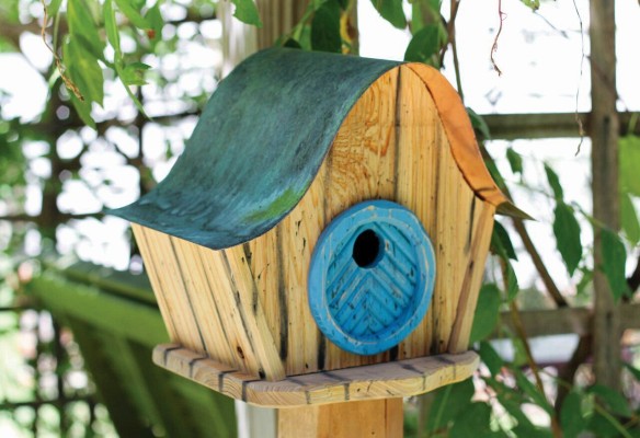 Heartwood Katy's Kottage Bird House - Natural/Blue Door 237C